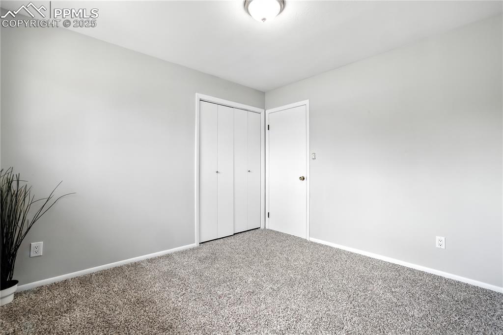 Image 14 of 36: Bedroom