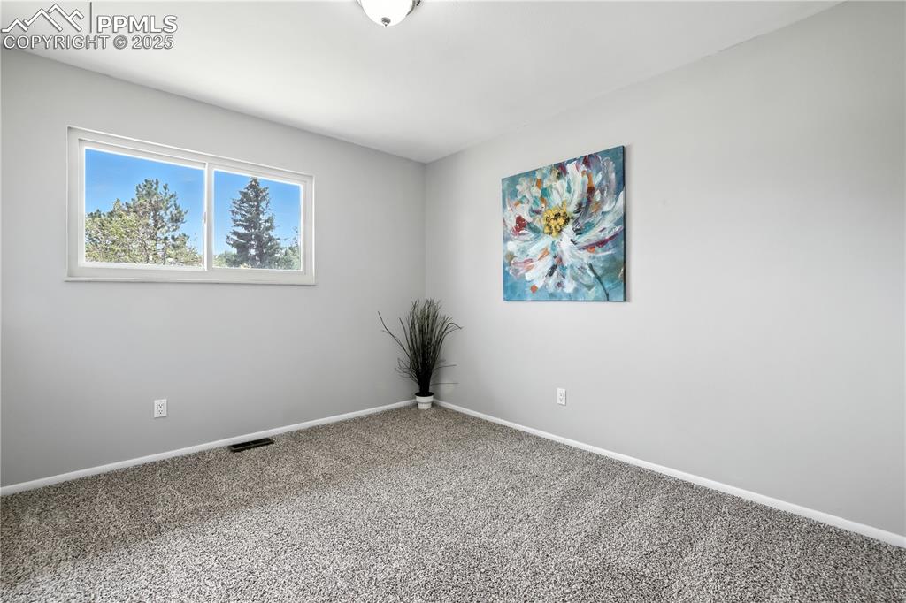 Image 15 of 36: Bedroom