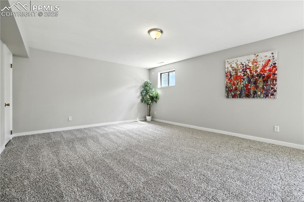 Image 21 of 36: Bedroom