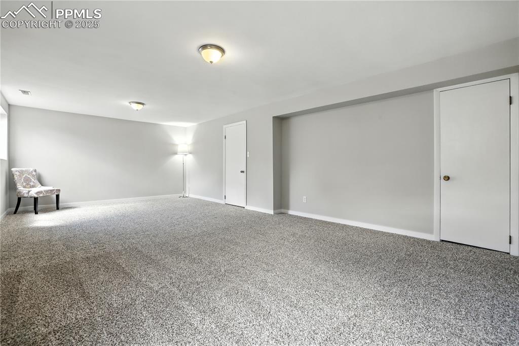 Image 23 of 36: Bedroom