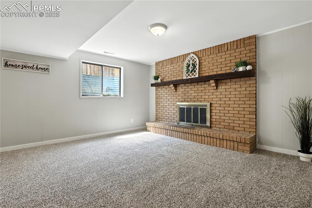 Image 26 of 36: Family Room