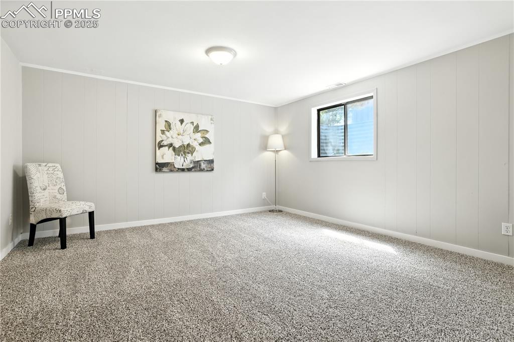 Image 27 of 36: Family Room