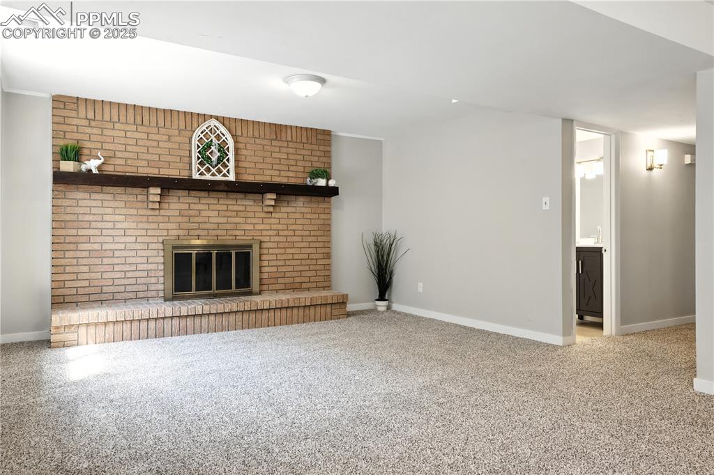 Image 29 of 36: Family Room