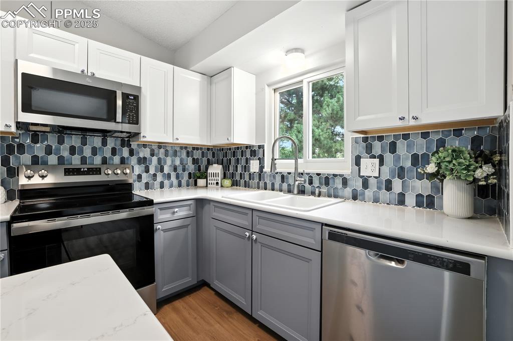 Image 6 of 36: Kitchen