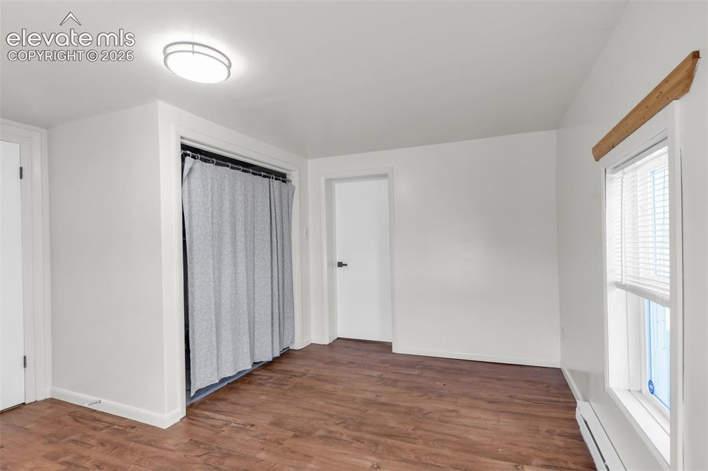 Image 15 of 27: Bedroom