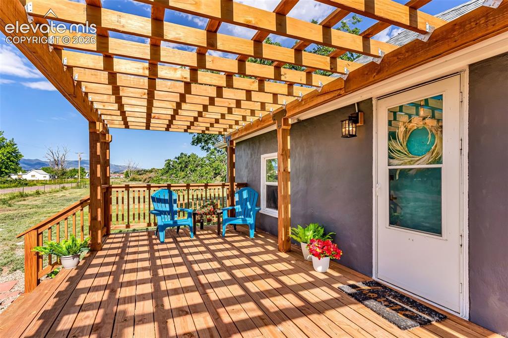 Image 6 of 27: Deck
