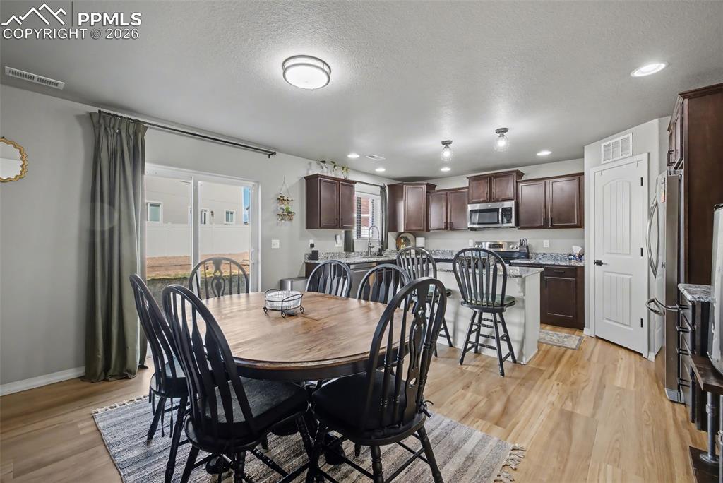 Image 10 of 39: Family Room