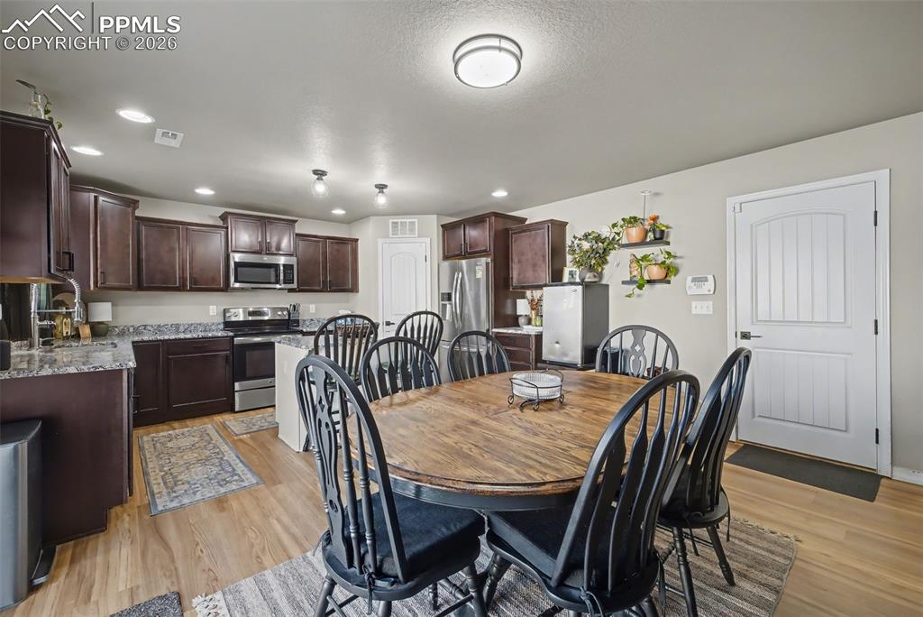 Image 11 of 39: Dining Area