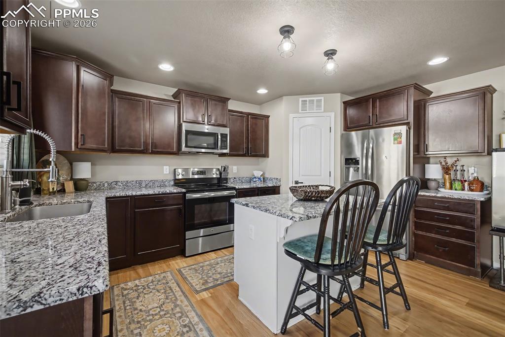 Image 12 of 39: Dining Area