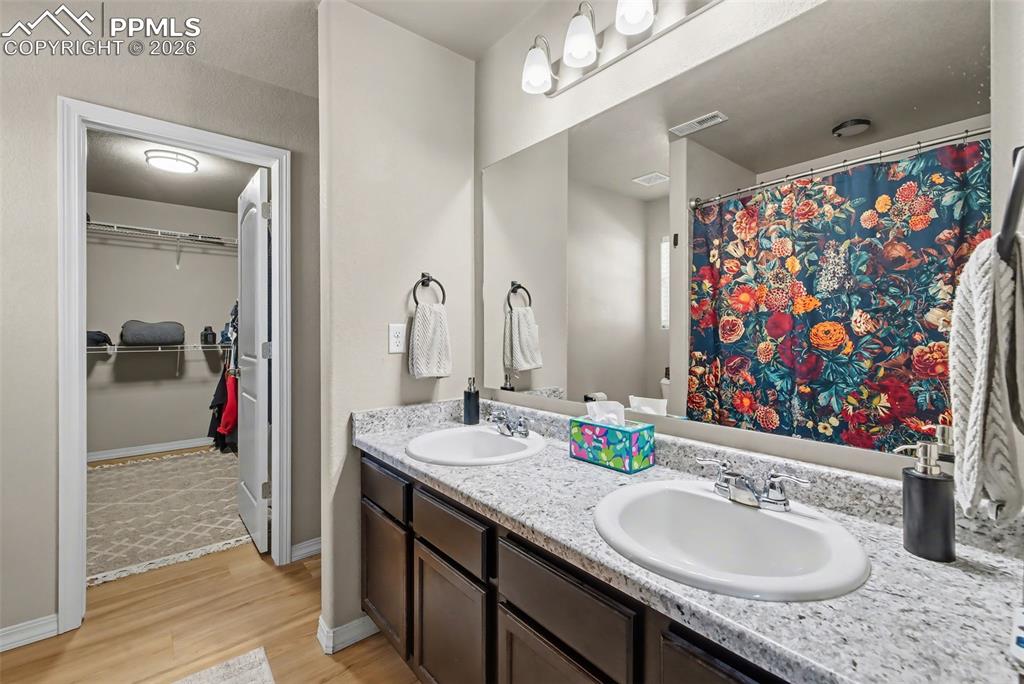 Image 25 of 39: Master Bedroom