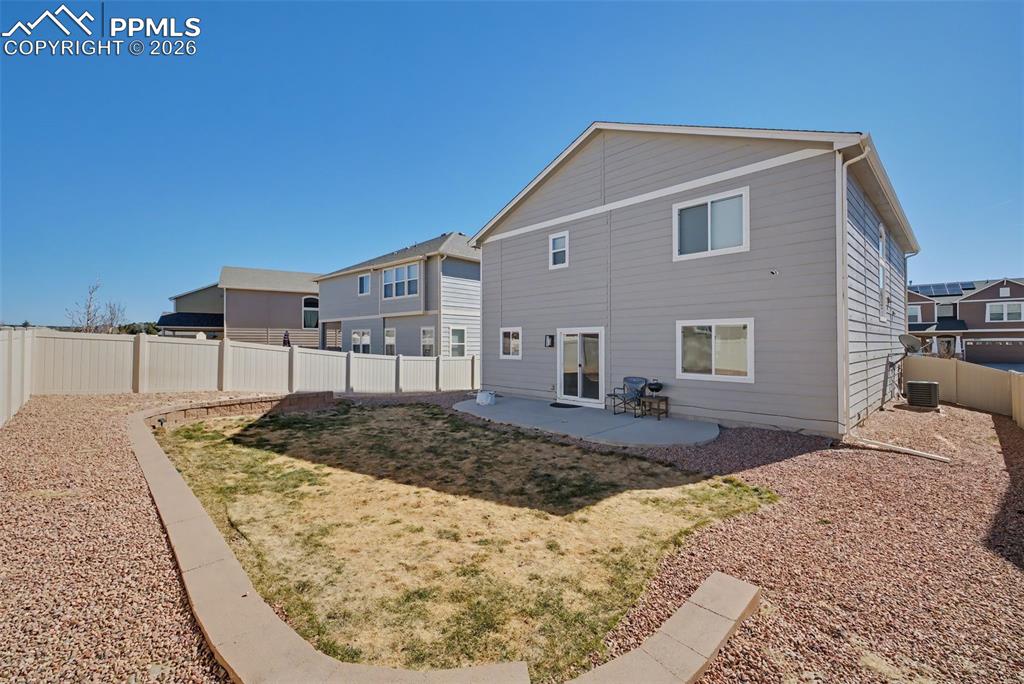 Image 32 of 39: Bathroom