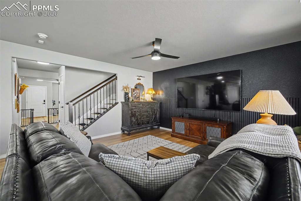 Image 4 of 39: Entry