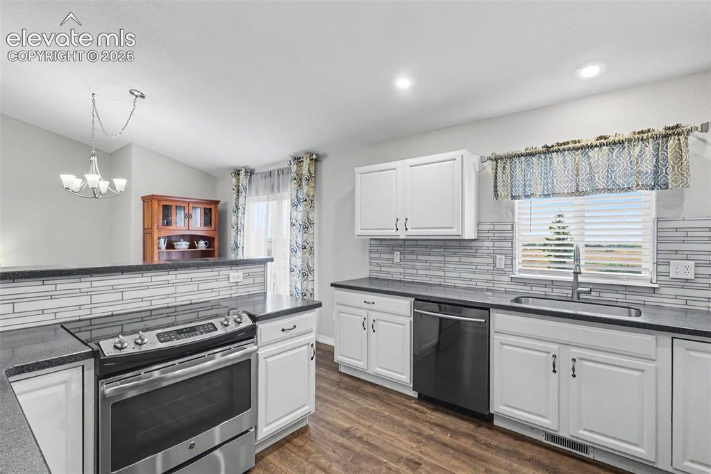 Image 11 of 37: Kitchen