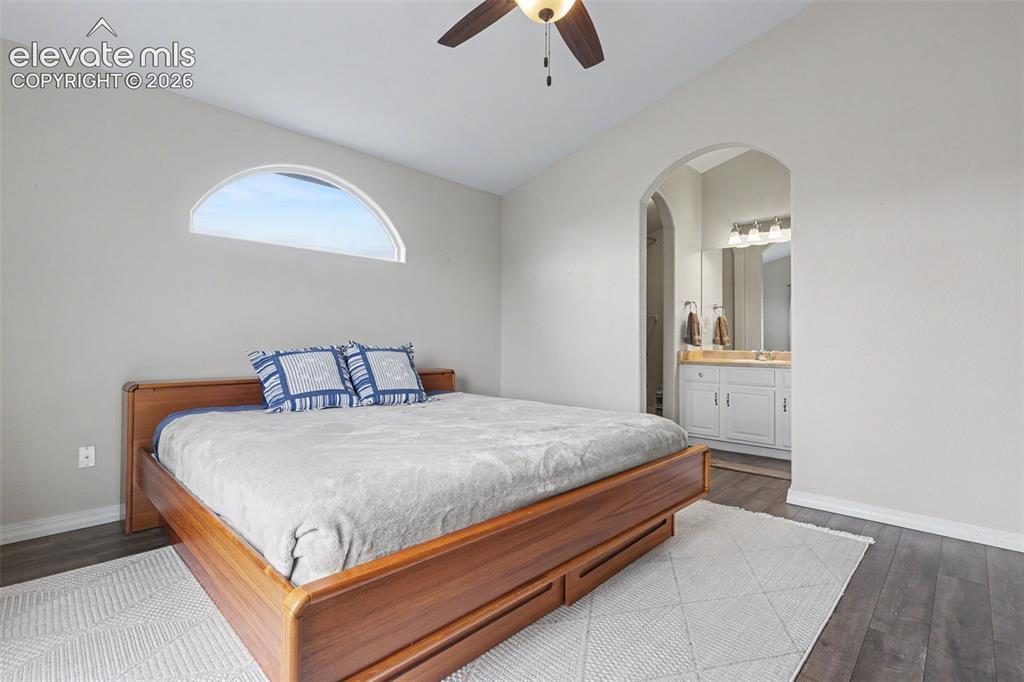 Image 18 of 37: Bedroom