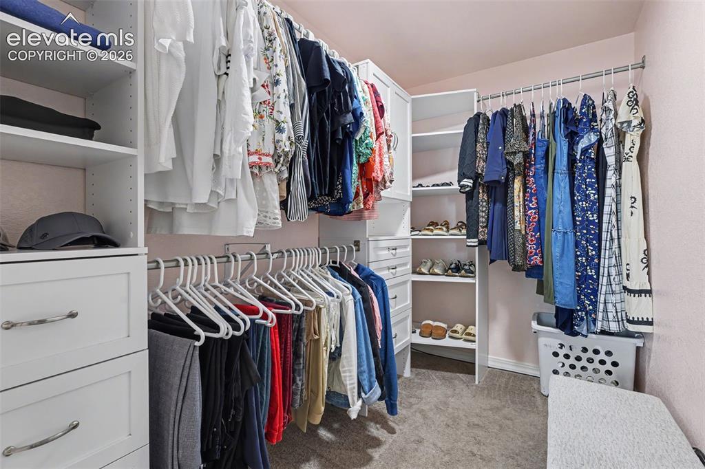 Image 32 of 37: Closet