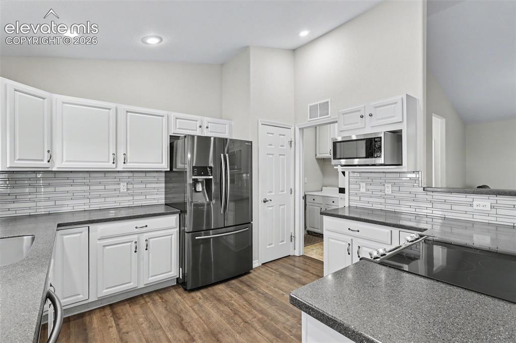 Image 9 of 37: Kitchen