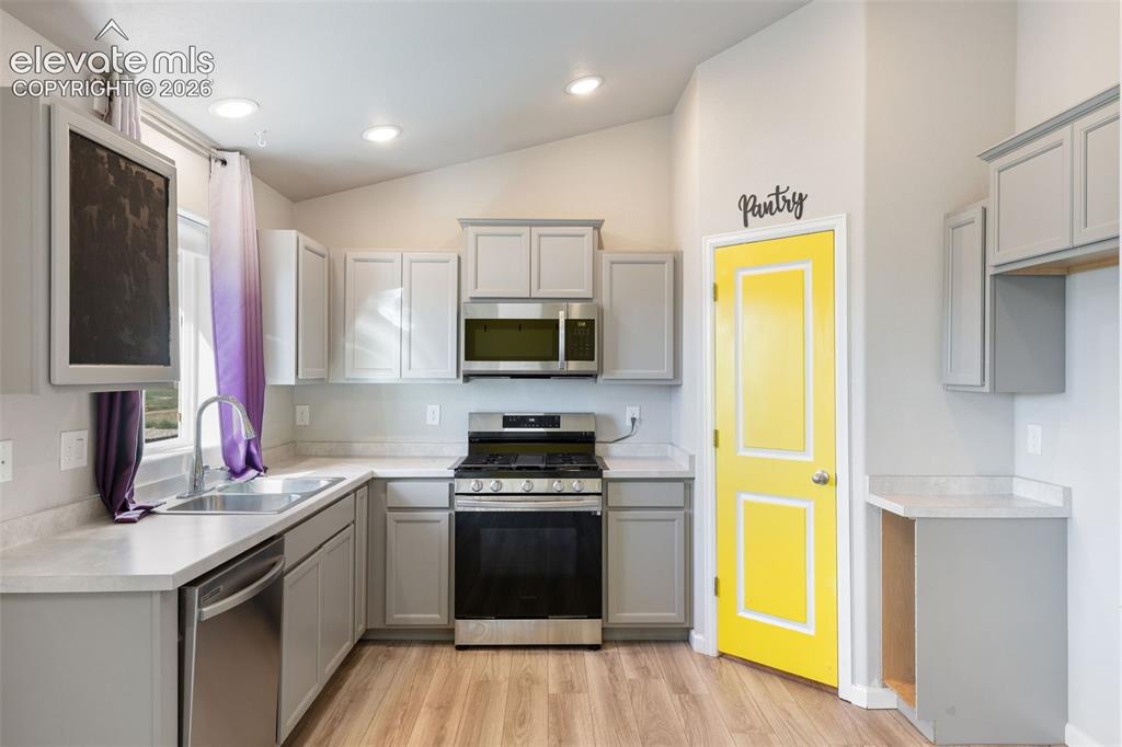 Image 10 of 27: Kitchen
