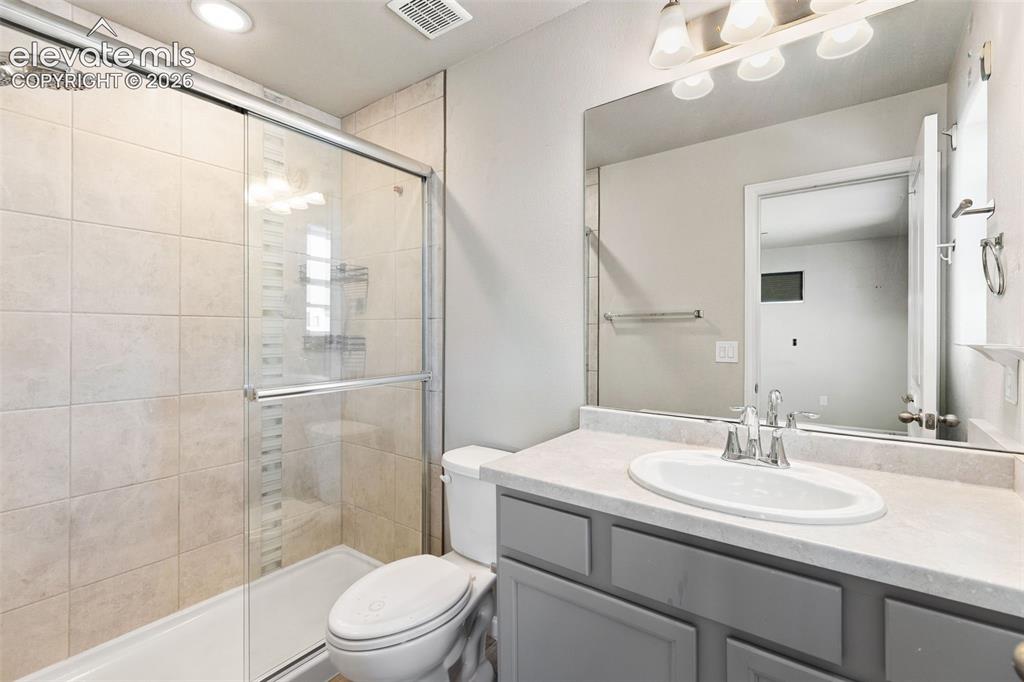Image 20 of 27: Bathroom