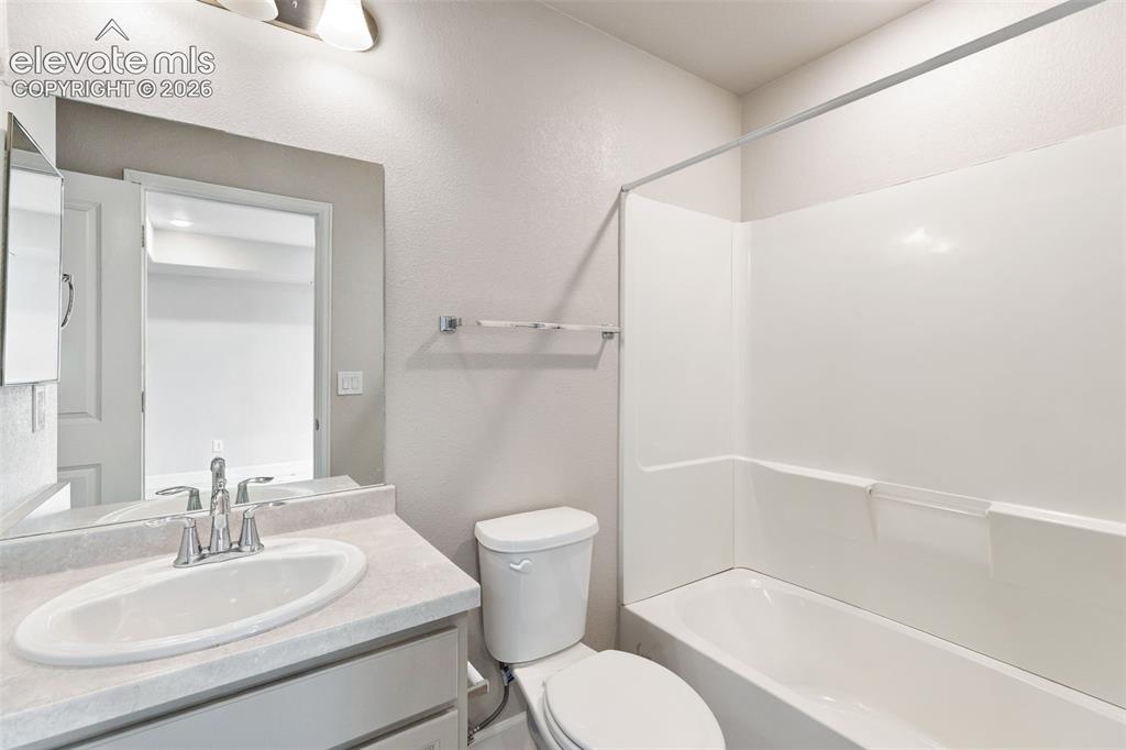Image 24 of 27: Bathroom