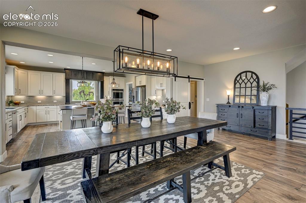 Image 15 of 50: Dining Area
