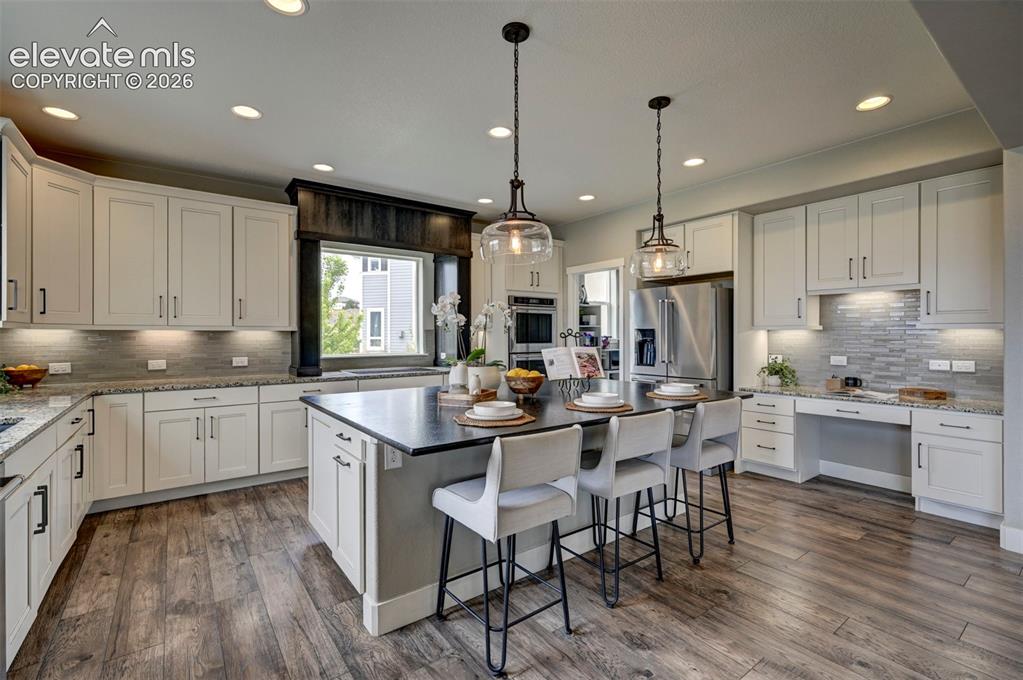 Image 16 of 50: Kitchen