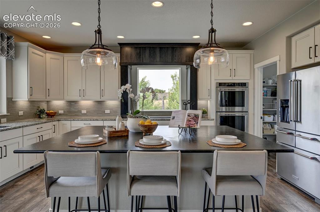 Image 18 of 50: Kitchen