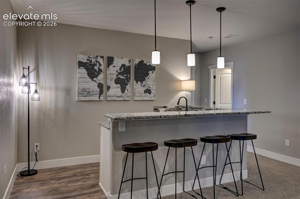 Image 44 of 50: Wet Bar 
