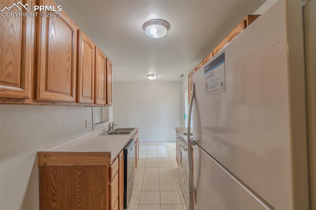 Image 16 of 35: Kitchen