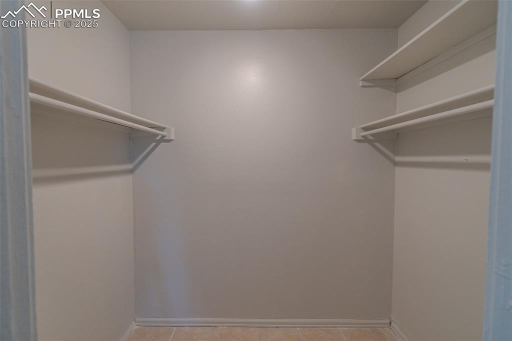 Image 20 of 35: Closet