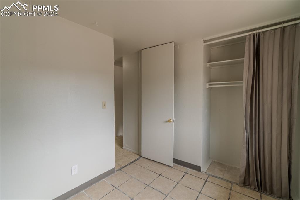 Image 22 of 35: Bedroom