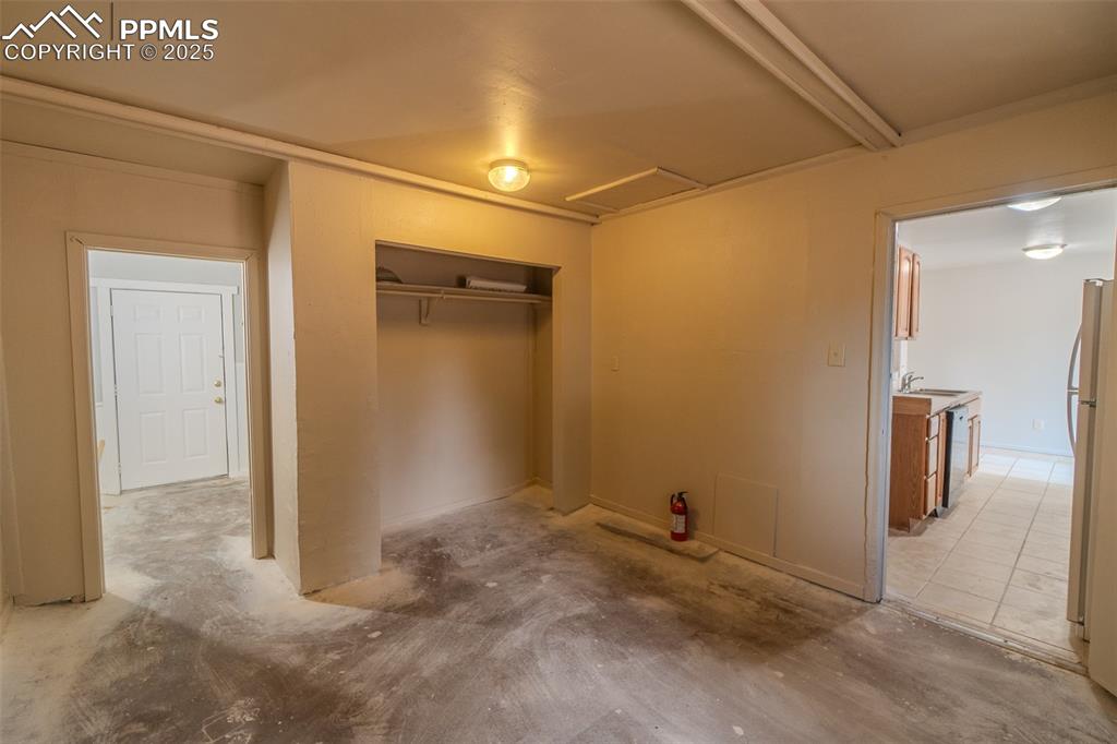 Image 26 of 35: Office