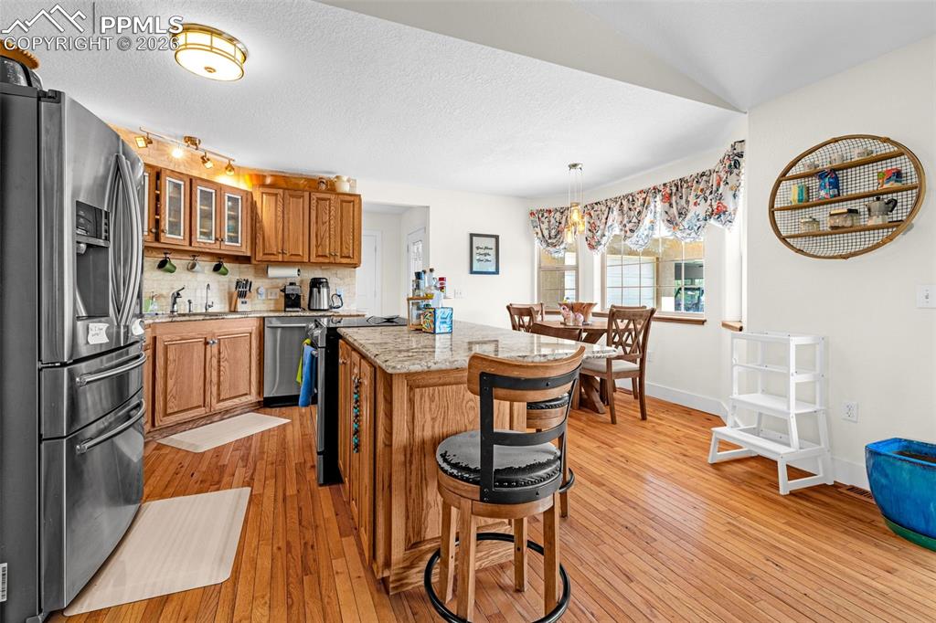 Image 11 of 44: Kitchen