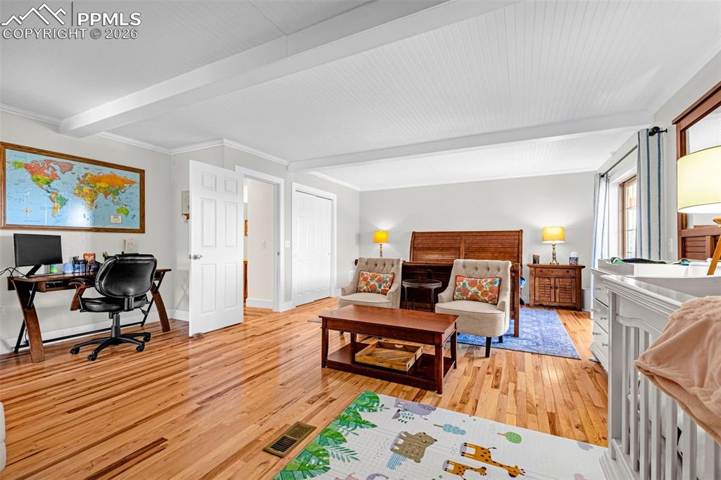 Image 18 of 44: Master Bedroom