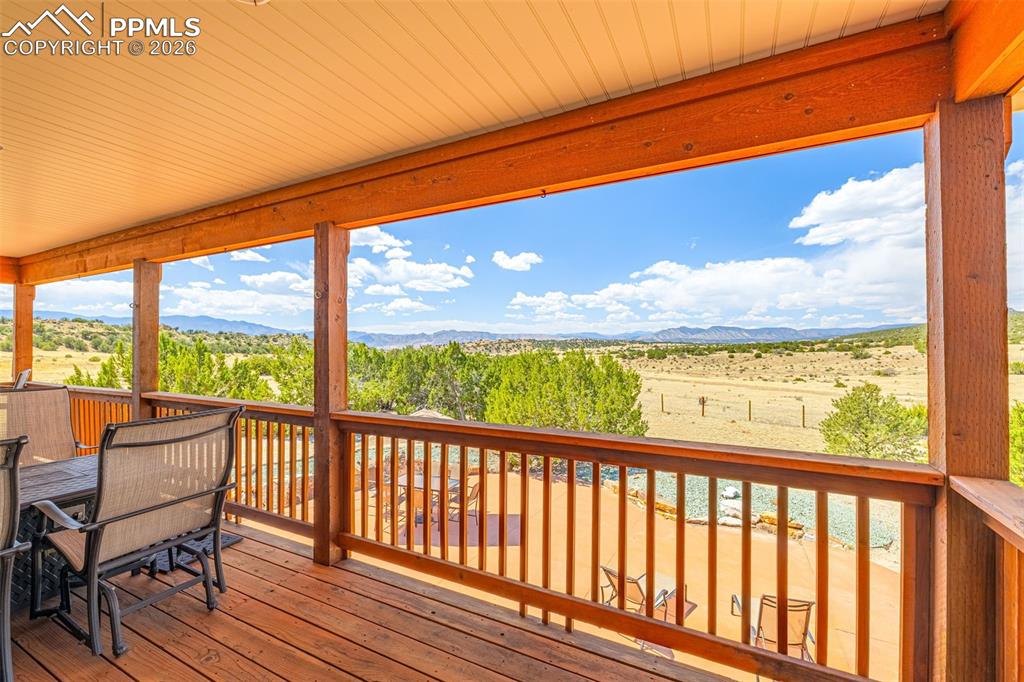 Image 21 of 44: Deck