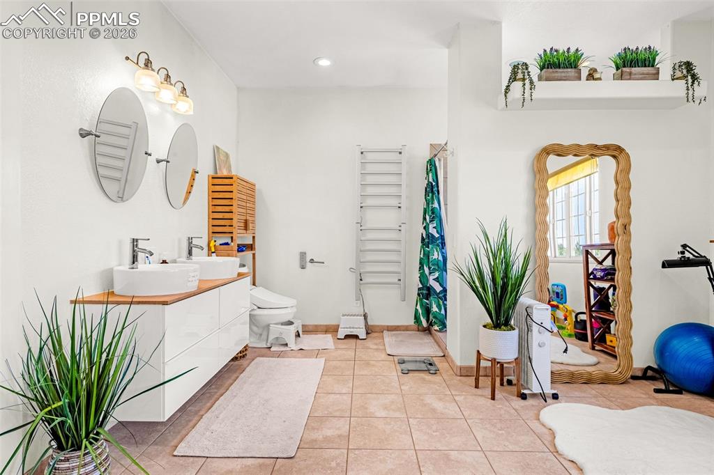 Image 24 of 44: Master Bathroom