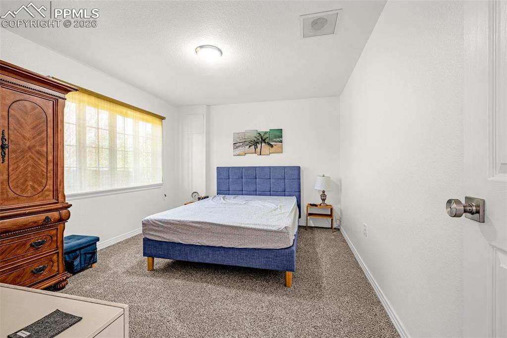 Image 32 of 44: Bedroom