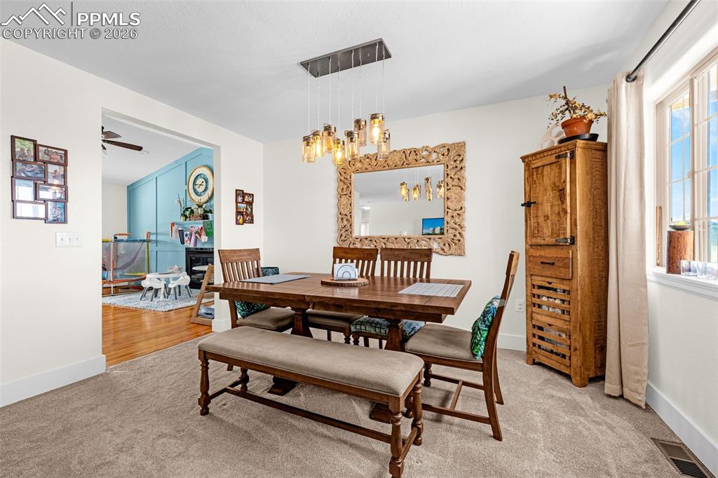 Image 7 of 44: Dining Area