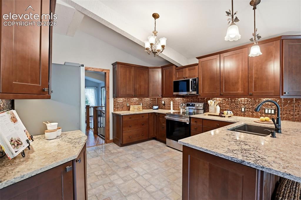 Image 12 of 50: Kitchen
