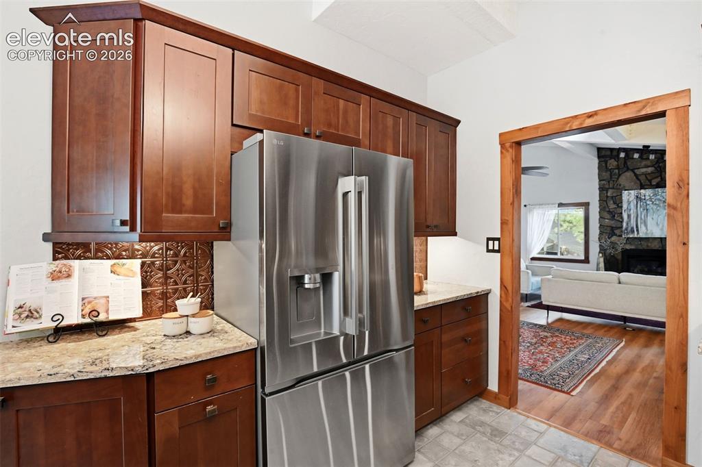 Image 17 of 49: Kitchen