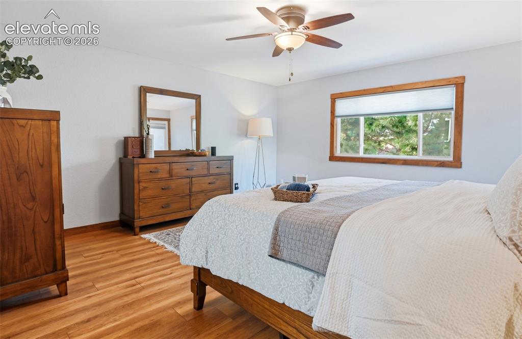 Image 18 of 50: Bedroom