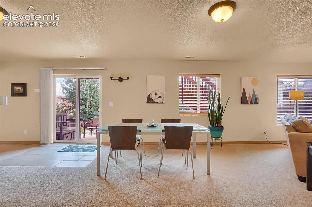 Image 13 of 31: Dining Area