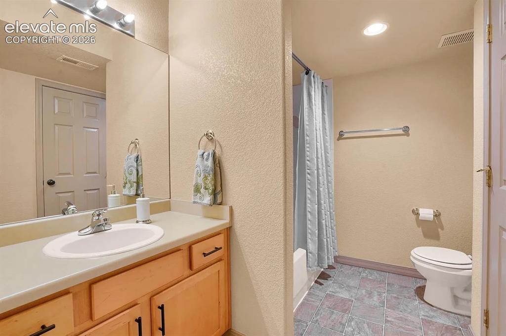 Image 9 of 31: Bathroom