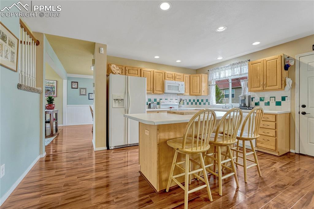 Image 10 of 49: Kitchen