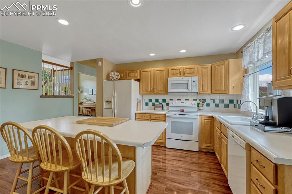 Image 11 of 49: Kitchen