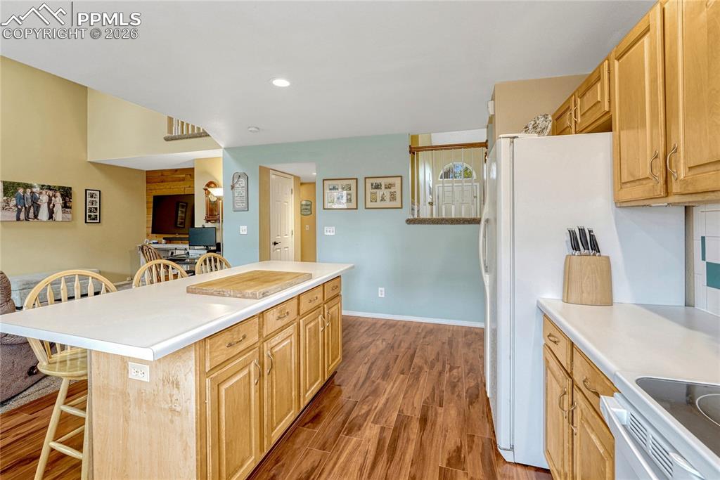 Image 13 of 49: Kitchen