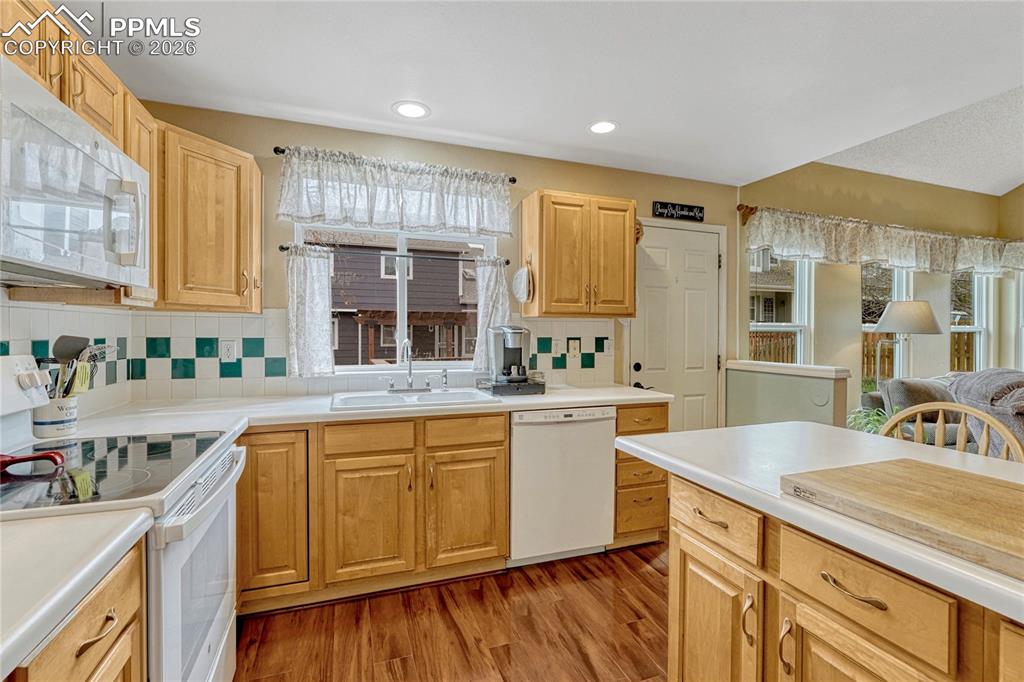 Image 8 of 49: Kitchen