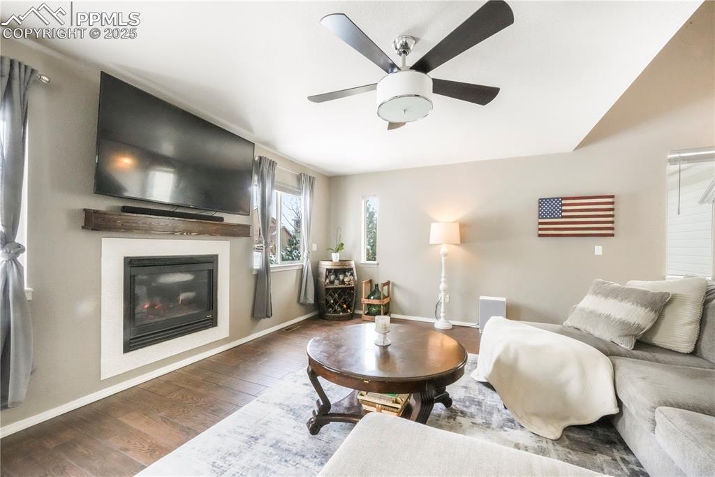 Image 12 of 50: Living Room