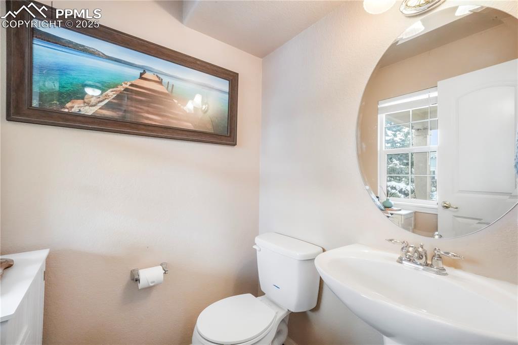 Image 15 of 50: Bathroom