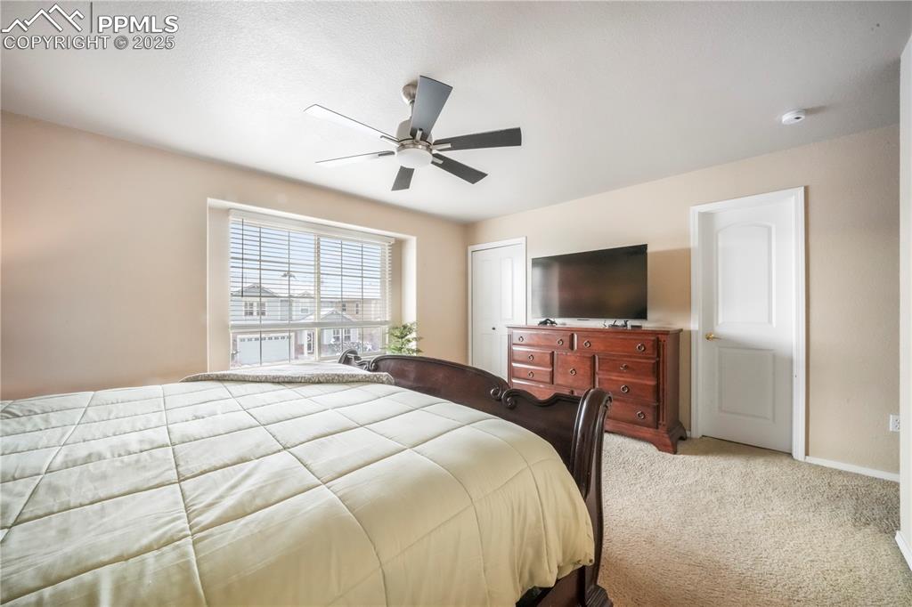 Image 18 of 50: Bedroom