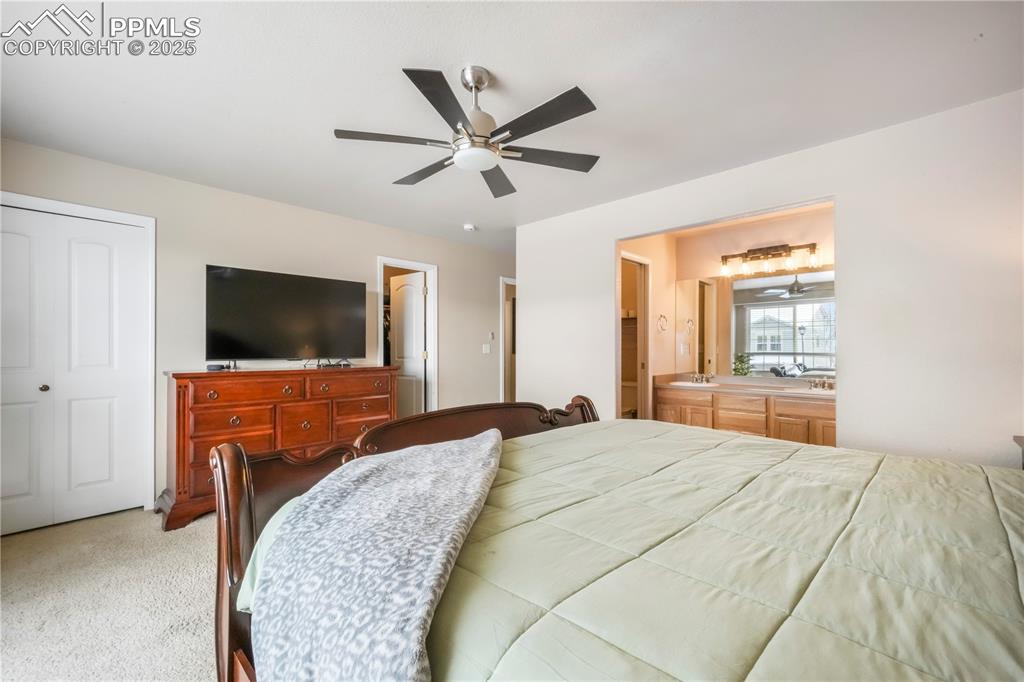 Image 20 of 50: Bedroom